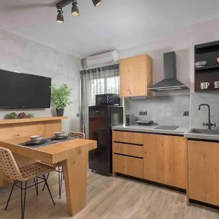 Ruby Chic Retreat Near Old Town, 2 Balconies Apartmán *